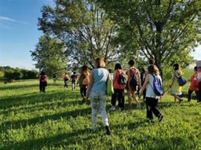bambini in passeggiata
